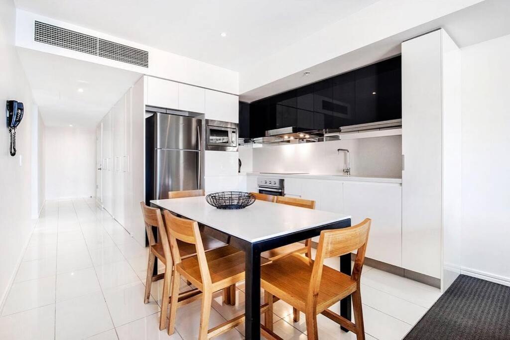 Hilton Surfers - 4bd Large Views * Gold Coast