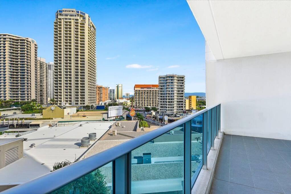 Hilton Surfers - 4bd Large Views Gold Coast